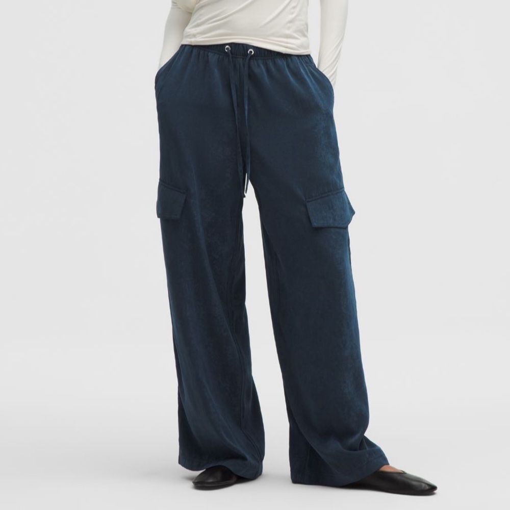NWT Lululemon matte satin relaxed cargo pants